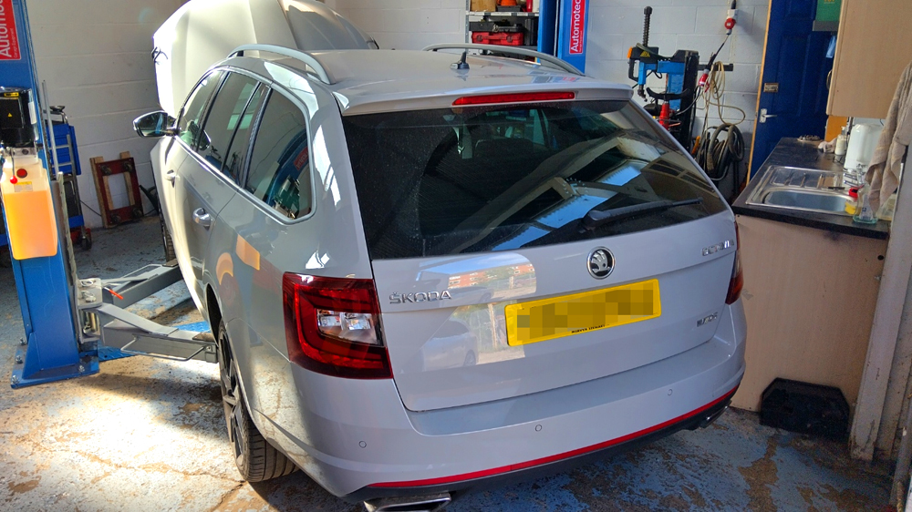 Diagnosing and Repairing an Engine Oil Leak – Skoda Octavia VRS