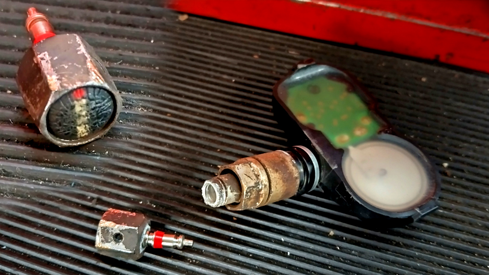 Costly Customisation Mistake – Don't use metal tyre valves